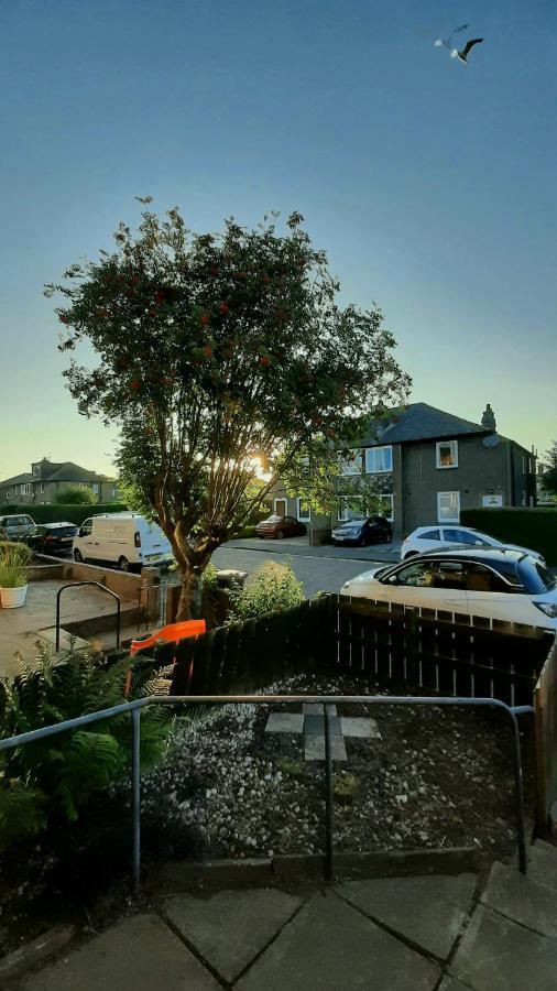 Lele's Flat - 15 Minutes To Airport & Centre Privatunterkunft Edinburgh
